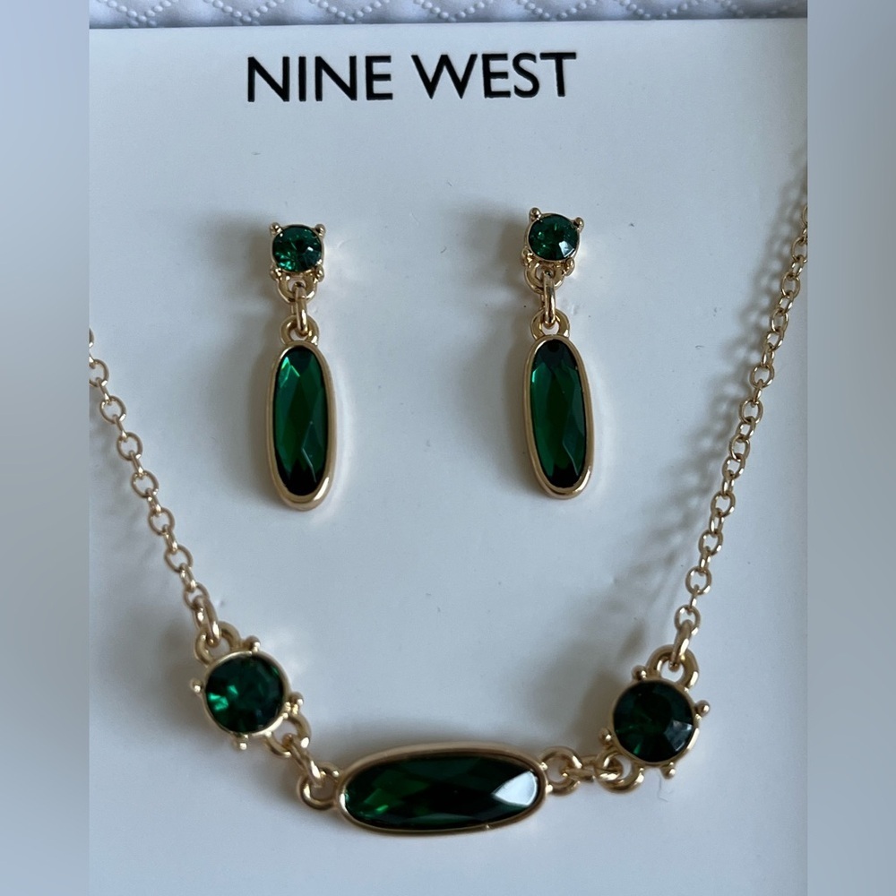 Nine West Gold and Green Earring Emerald Green Color - Picture 3 of 9